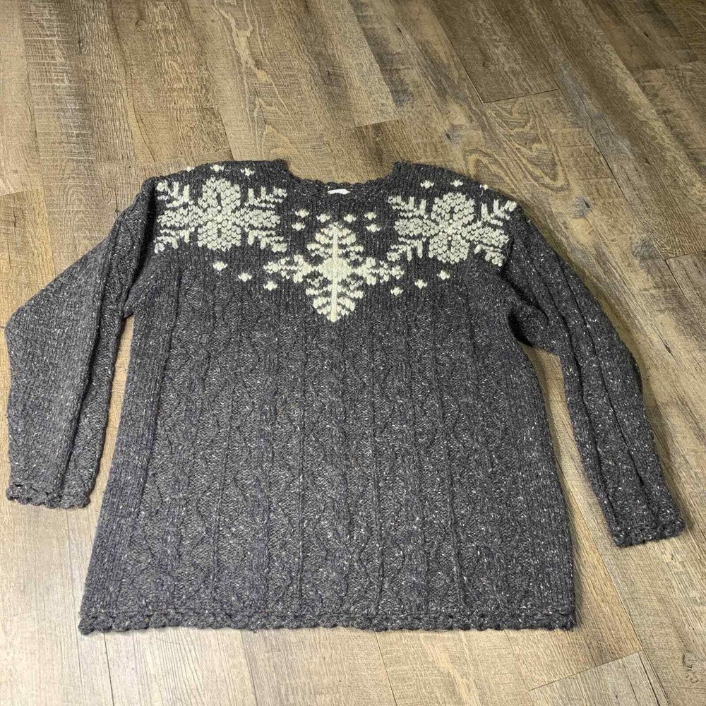 JK America Womens Sweater Size 14/16 Gray‎ Snowflakes Pearl Wool Angora Blend